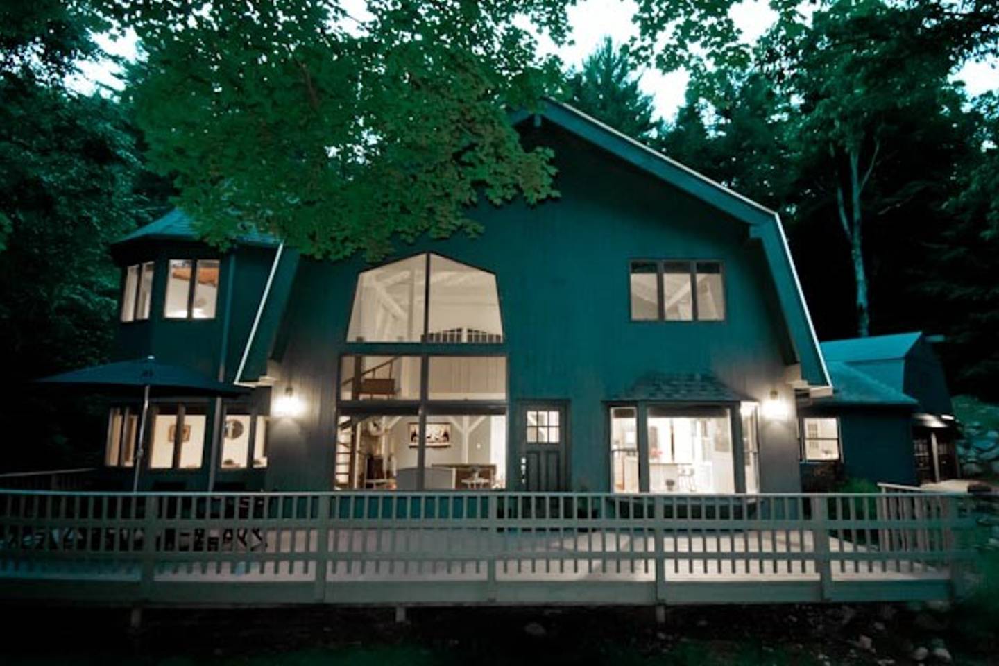 Dreamy Winter Getaways on Airbnb - Modern Barn in Woodstock
