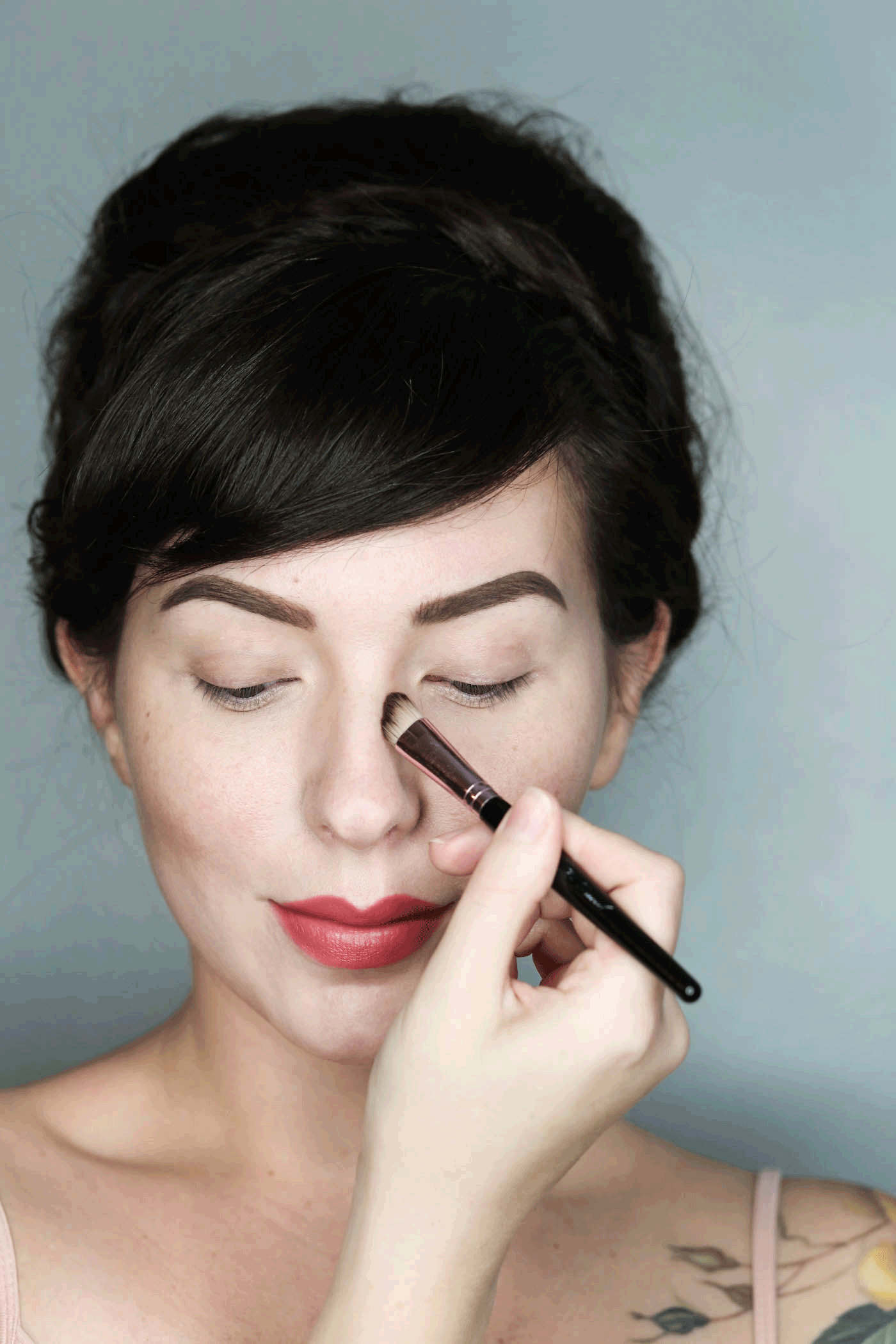 How to sculpt your face: basic contour, highlight, and blush tutorial