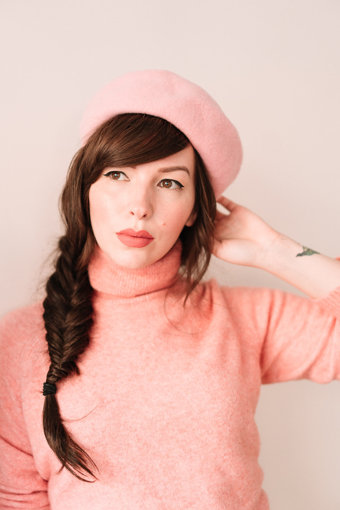 how to style your hair with a beret
