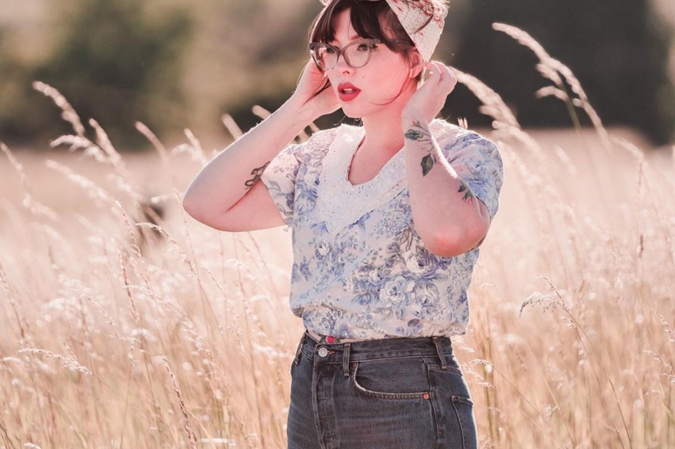 woman wearing floral top and pants for Weekend Link Roundup