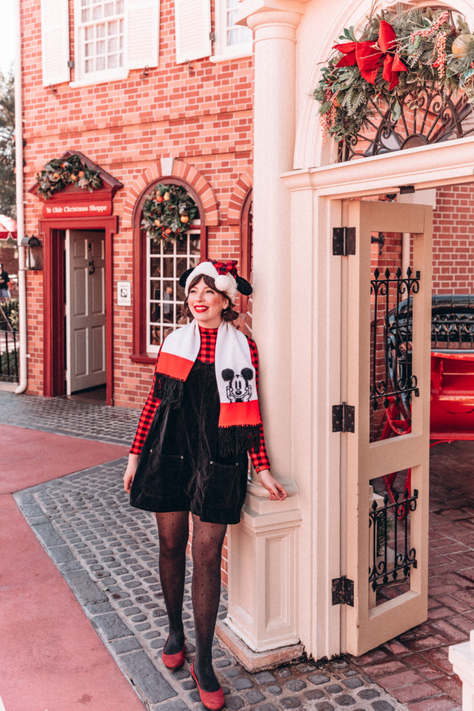 What's In My Disney Bag? – Classic Minnie Mouse Inspired OOTD